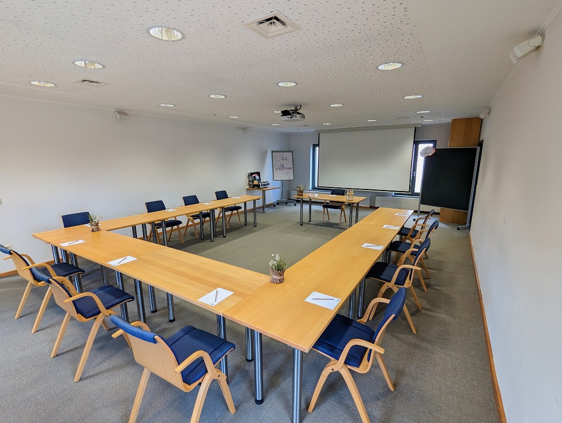 Seminarraum "Herausforderung" für bis zu 28 Personen im Hubert-Schwarz-Zentrum